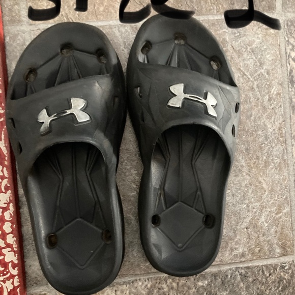 Boys under armor sandals - Picture 1 of 1